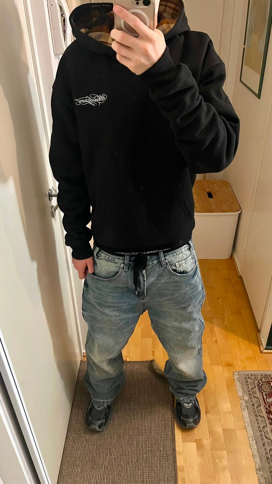REVERSIBLE HOODIE BLACK worn by our community
