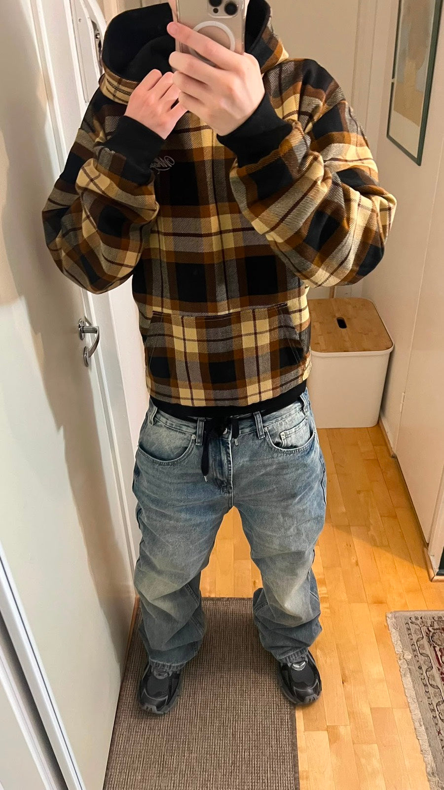 REVERSIBLE HOODIE BLACK worn by our community